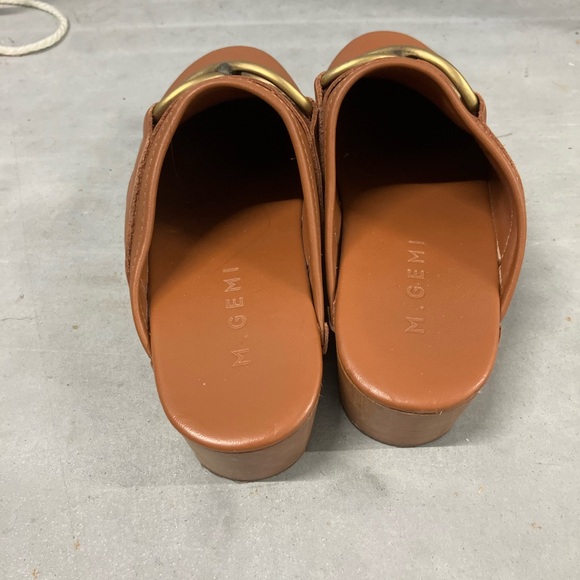 M. Gemi Tan Leather Clogs with Gold Detail - Picture 3 of 6